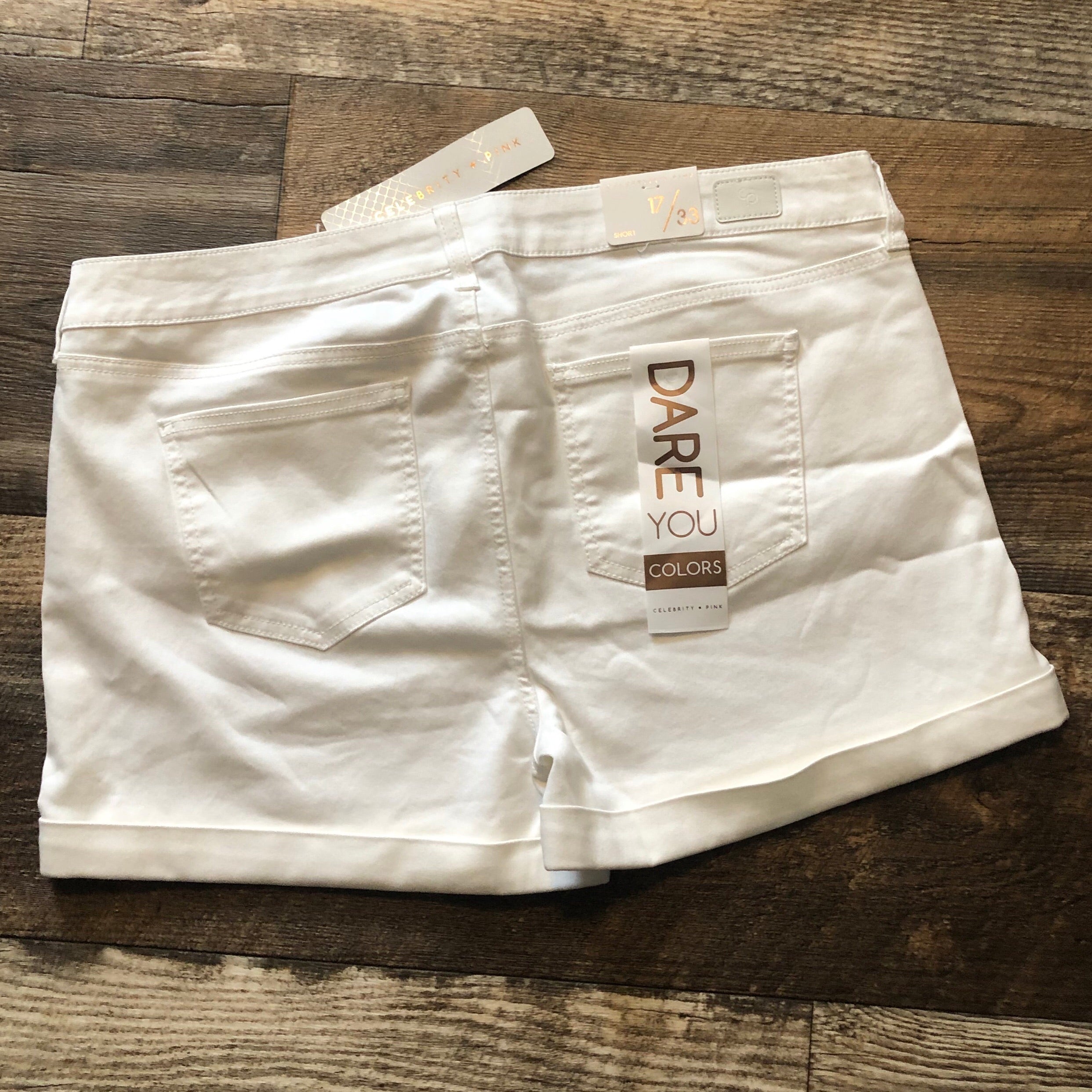 Shorts - Plus - White Cuffed (17)