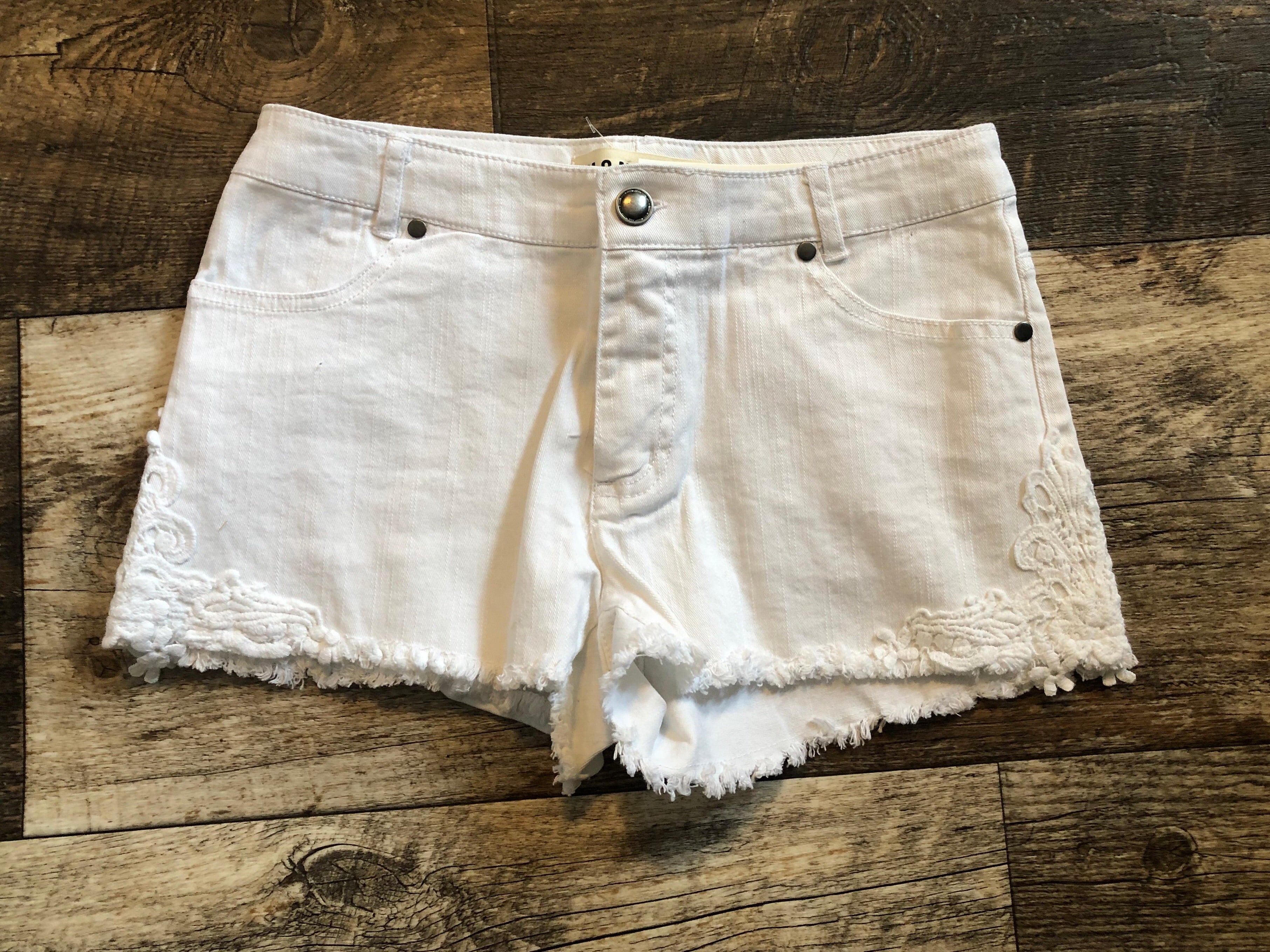 Jean Shorts - White Embroidery (S,L)